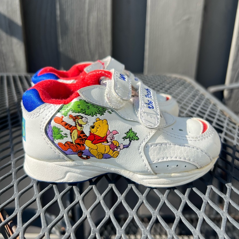 Vintage Winnie the Pooh & Tigger Toddler Size 7 Sneakers